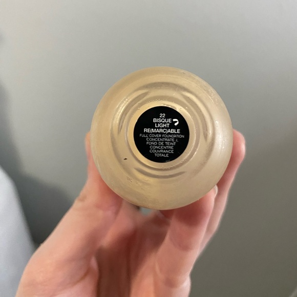 DISCONTINUED Marc Jacobs Re(Marc)able Foundation Bisque Light - Picture 2 of 2